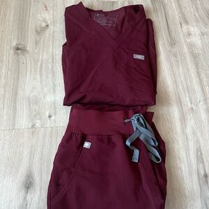 Figs Burgundy Scrub Set